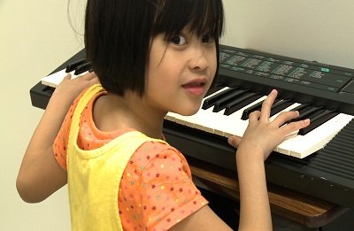 Picture of a child at an electronic piano